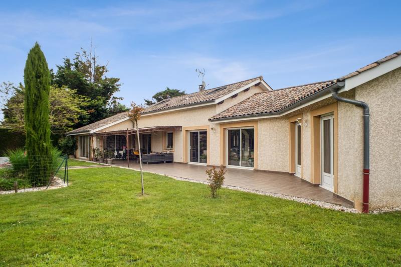 Maison - 200 m² - 8 pièces