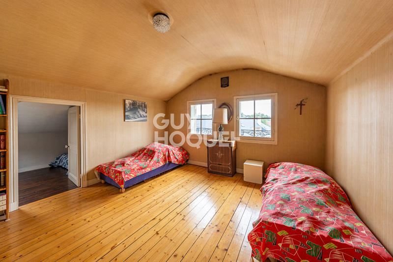 Maison - 182 m² - 9 pièces