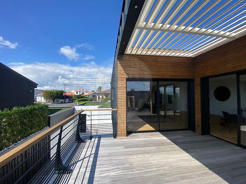 Maison - 216 m² - 6 pièces