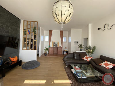 Maison traditionnelle - 223 m² - 9 pièces