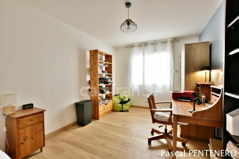 Appartement - 99 m² - 4 pièces