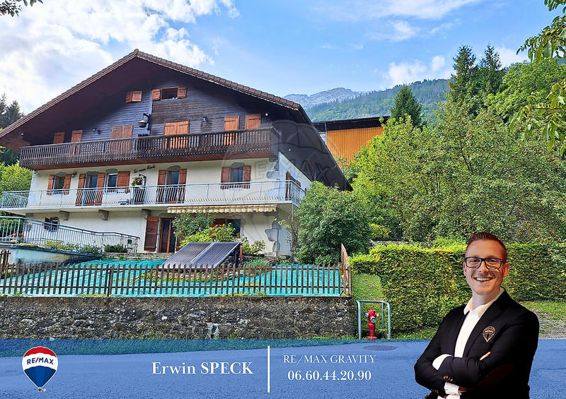 Maison - 236 m² - 10 pièces