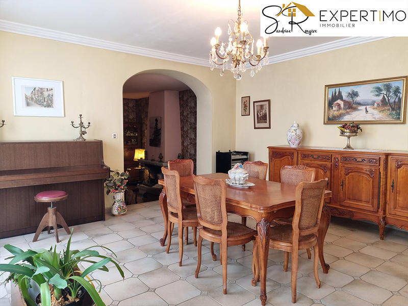 Maison - 228 m² - 9 pièces