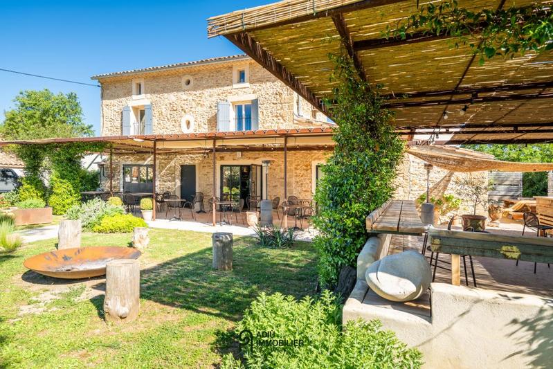 Mas - 340 m² - 7 pièces