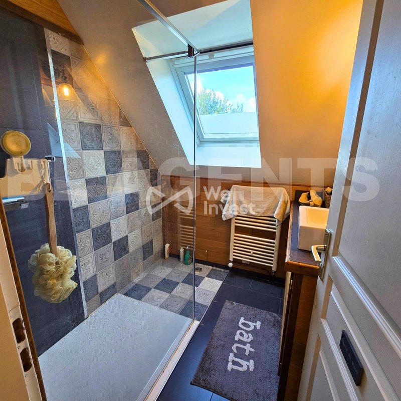 Maison - 200 m² - 8 pièces