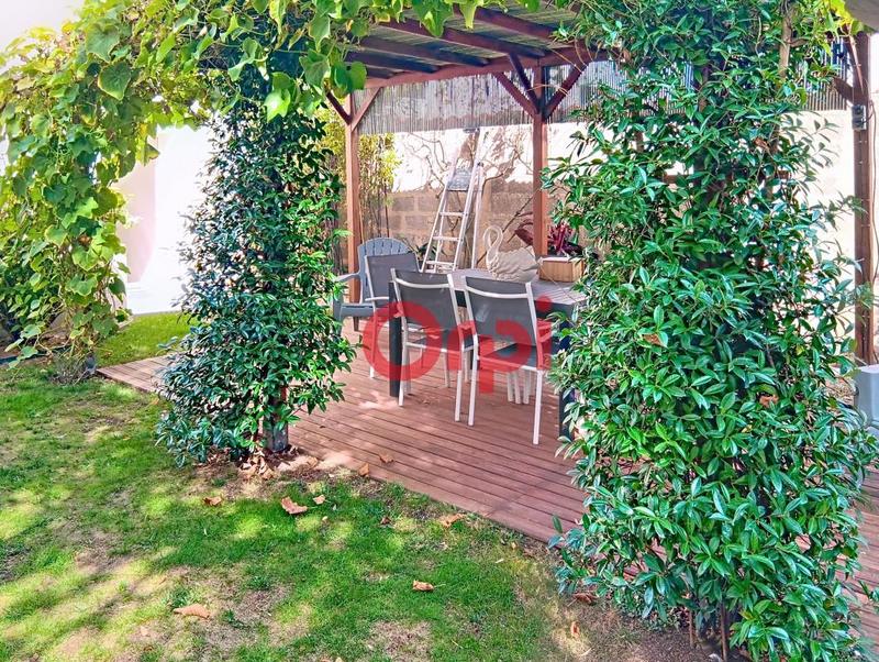 Maison - 242 m² - 9 pièces