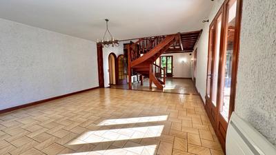 Maison - 246 m² - 8 pièces