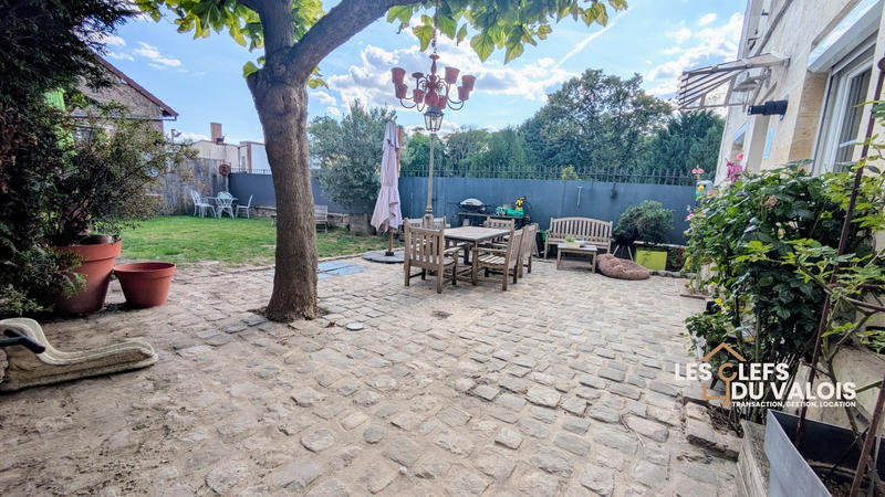 Maison - 165 m² - 8 pièces