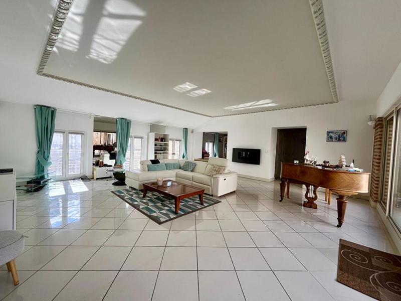 Appartement - 235 m² - 5 pièces