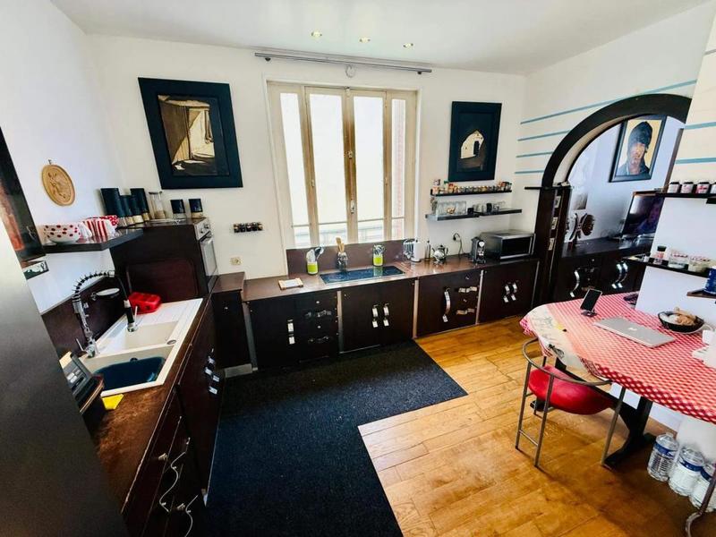 Propriété - 202 m² - 6 pièces