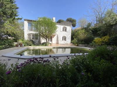 Maison - 216 m² - 6 pièces