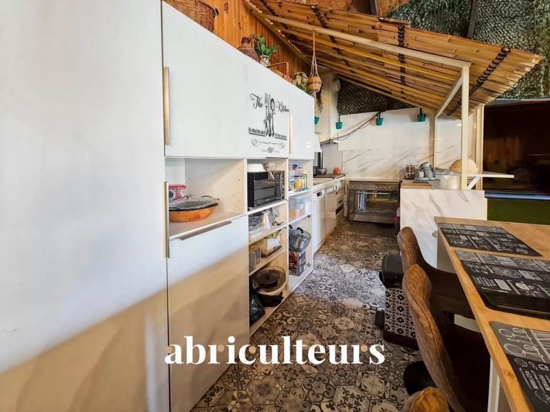 Maison - 230 m² - 6 pièces