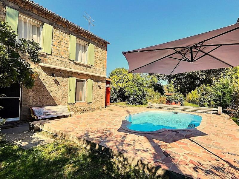 Maison - 99 m² - 5 pièces