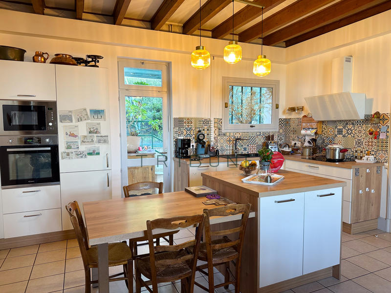 Maison - 203 m² - 6 pièces