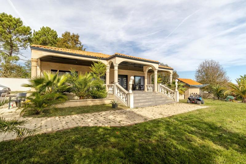 Propriété - 900 m² - 25 pièces