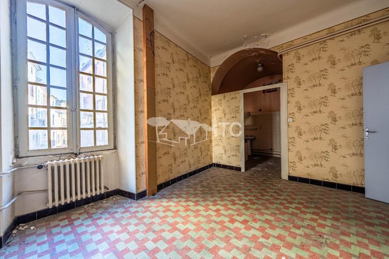 Maison - 265 m² - 12 pièces