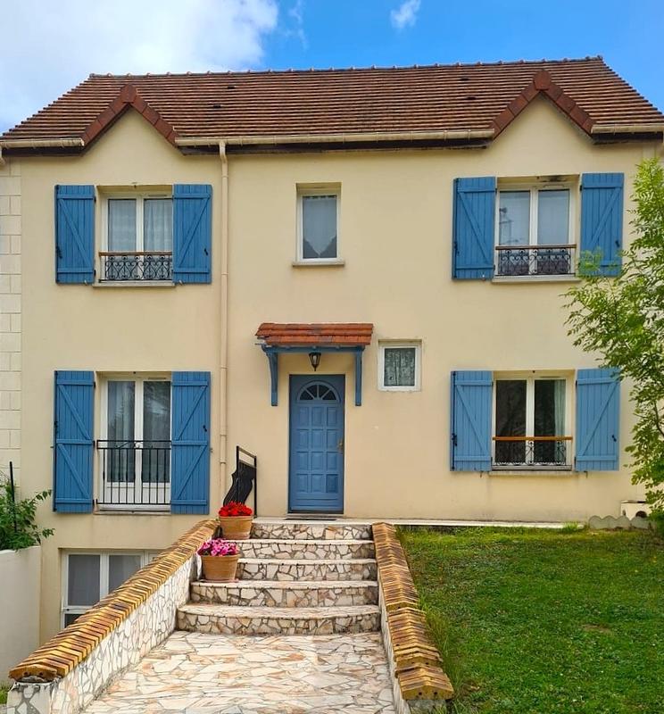Maison - 196 m² - 9 pièces