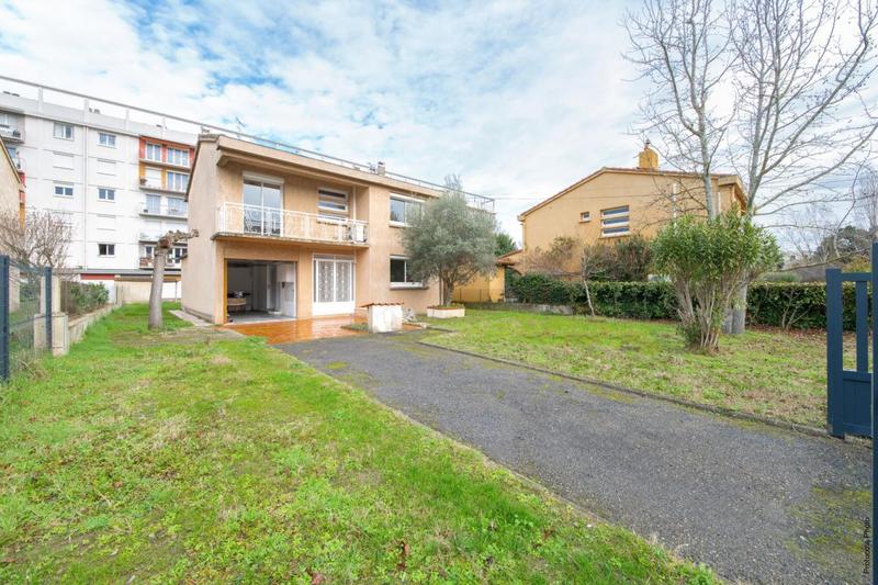 Maison - 90 m² - 5 pièces