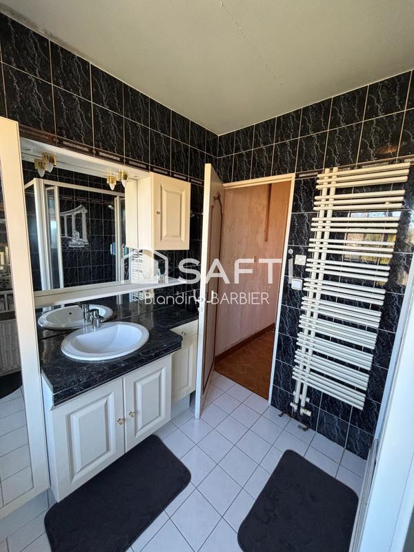 Maison - 210 m² - 8 pièces