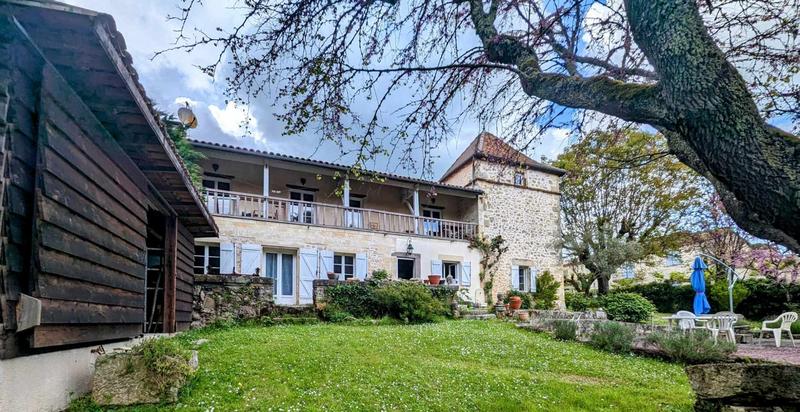 Maison - 220 m² - 9 pièces