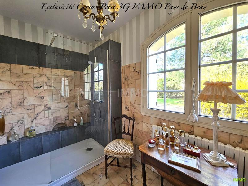 Propriété - 228 m² - 9 pièces