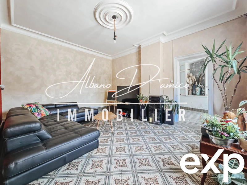 Maison - 182 m² - 9 pièces