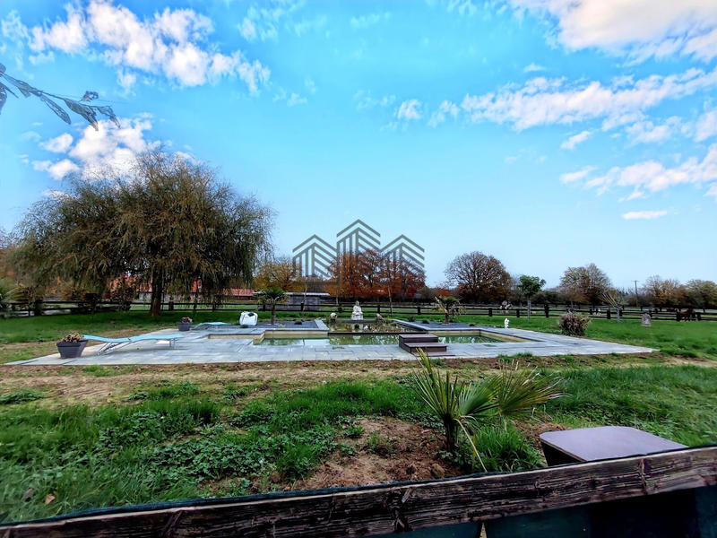 Propriété - 272 m² - 7 pièces