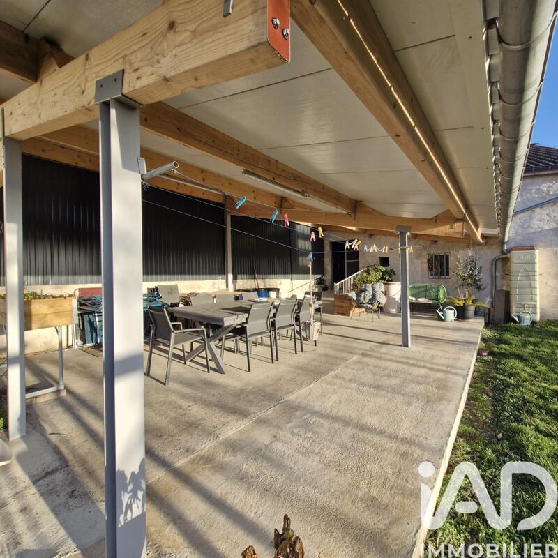 Maison - 234 m² - 8 pièces