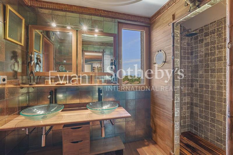 Maison - 306 m² - 6 pièces