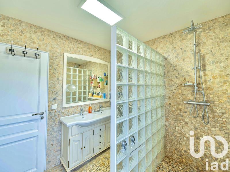 Maison - 205 m² - 9 pièces