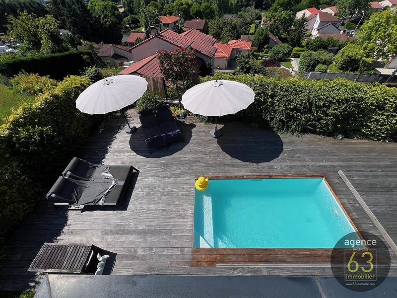 Maison - 269 m² - 9 pièces