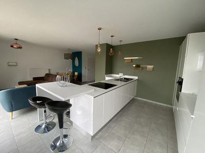 Appartement - 90 m² - 4 pièces