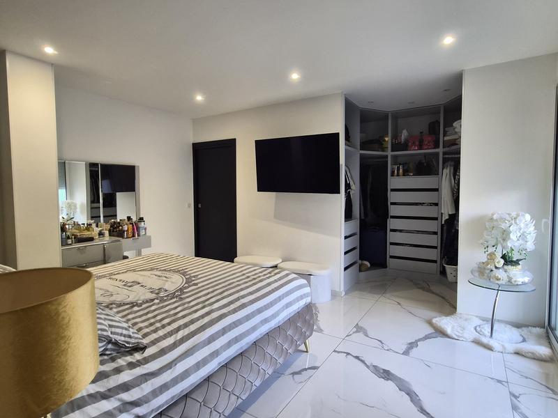 Maison contemporaine - 276 m² - 7 pièces