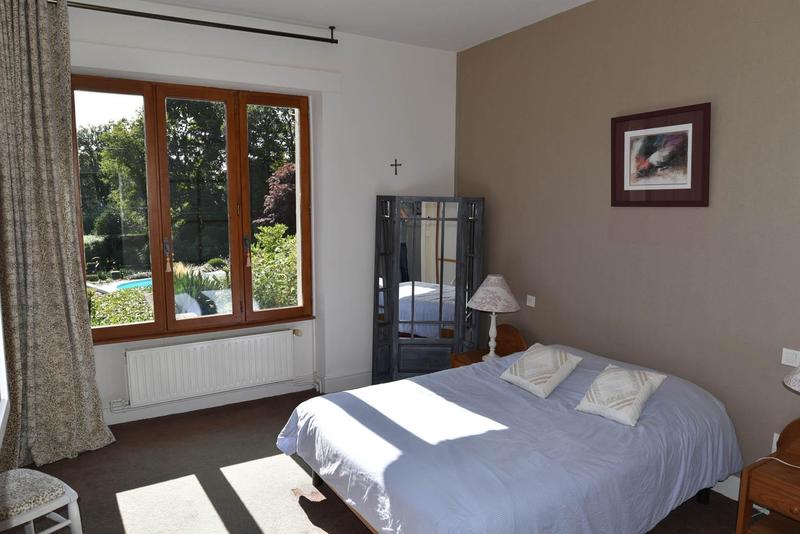 Maison - 241 m² - 9 pièces