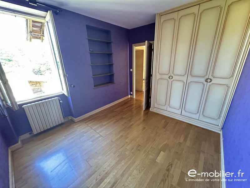 Maison - 216 m² - 7 pièces