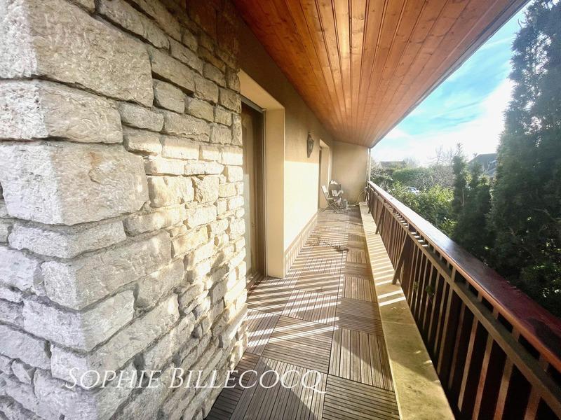 Maison - 248 m² - 8 pièces