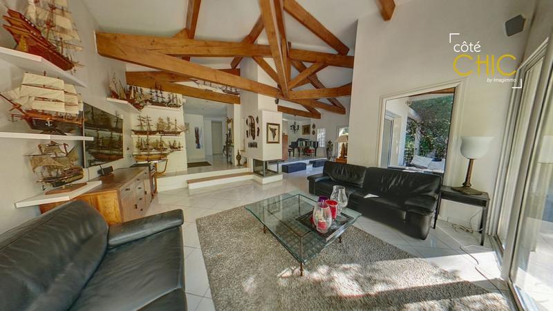 Maison - 254 m² - 7 pièces