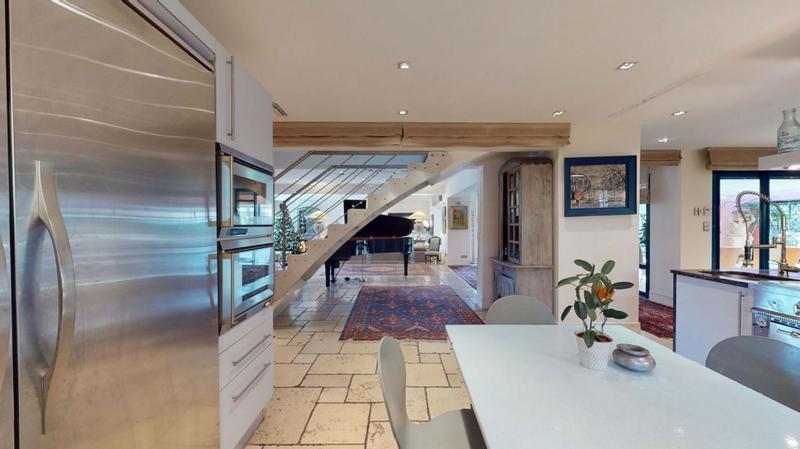 Propriété - 980 m²