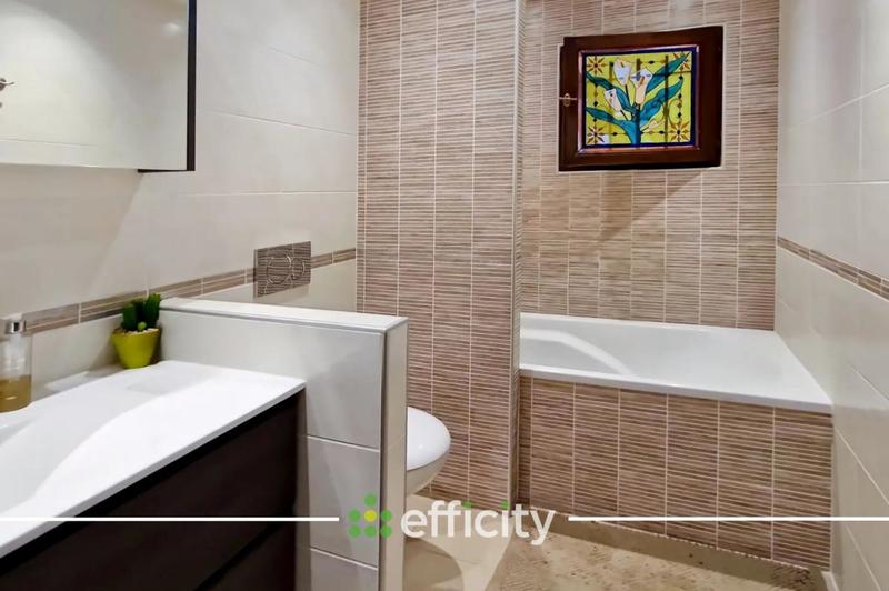 Maison - 354 m² - 10 pièces