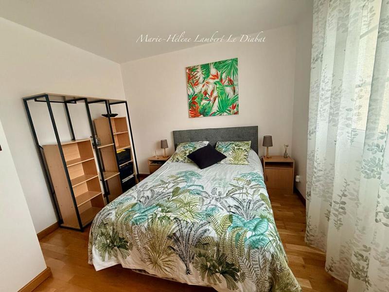 Maison - 1 500 m² - 7 pièces