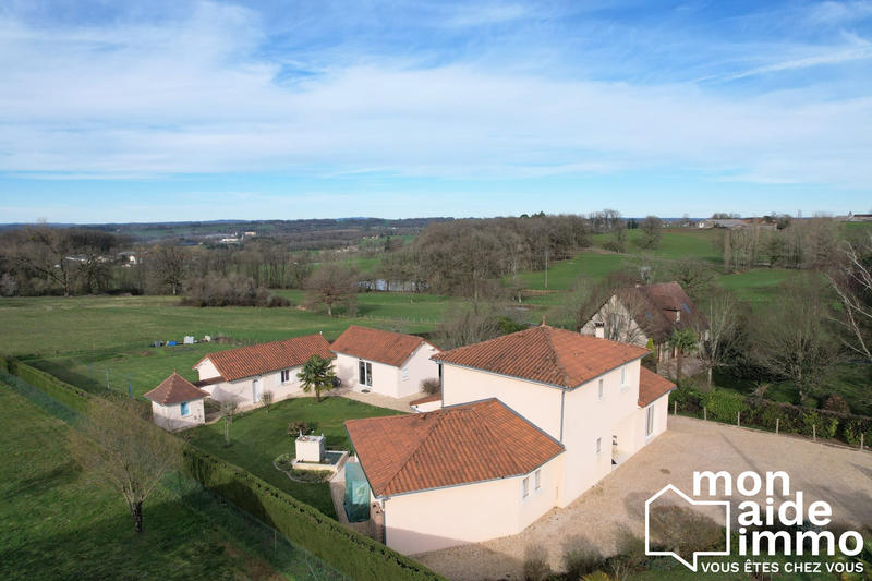 Maison traditionnelle - 164 m² - 6 pièces