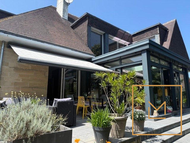 Maison traditionnelle - 270 m² - 8 pièces