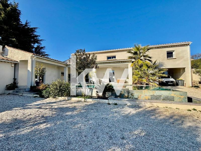 Maison - 180 m² - 5 pièces