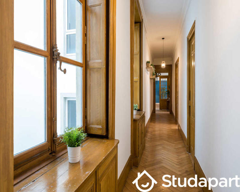 Chambre - 250 m² - 1 pièce