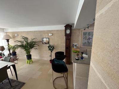 Maison - 230 m² - 7 pièces