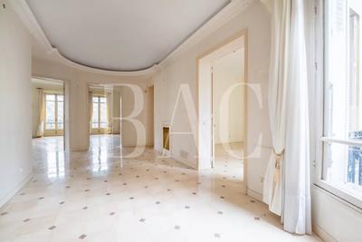 Appartement - 280 m² - 9 pièces