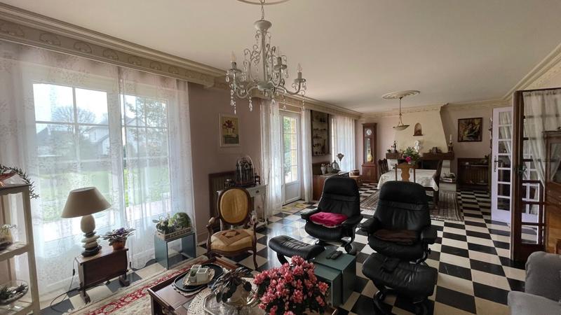 Maison - 212 m² - 8 pièces