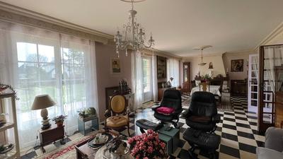 Maison - 212 m² - 8 pièces