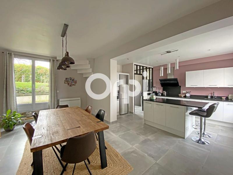 Maison - 202 m² - 8 pièces