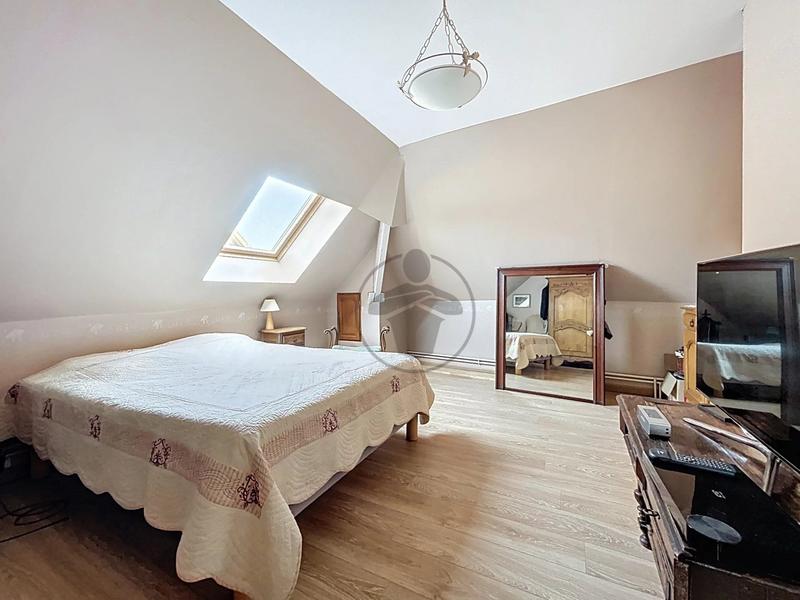 Maison - 202 m² - 8 pièces